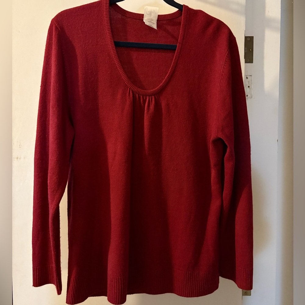 Just my Size 2X sweater in a burgundy. Long sleeves and a scoop neck.